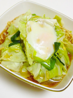 インスタントラーメンに巣ごもり卵-レシピのメイン写真