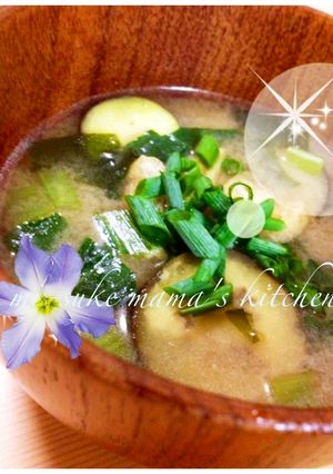 ｡ஐ秋茄子と小松菜とわかめの味噌汁｡ஐஃ-レシピのメイン写真