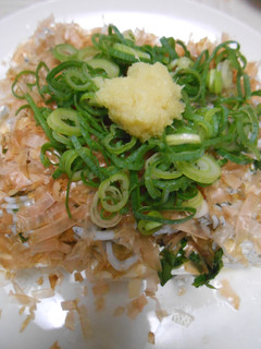 冷やっことうふにしらすと薬味のせ-レシピのメイン写真