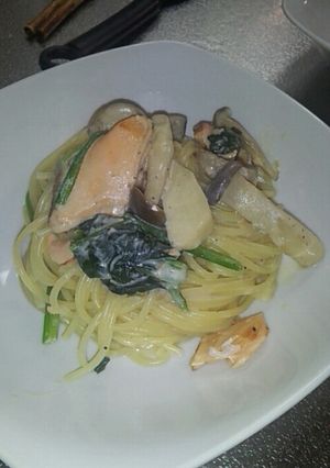 鮭とほうれん草のきのこクリームパスタ-レシピのメイン写真