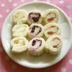 รูปของ ふんわり食パンで♡爽やかくるくるパン