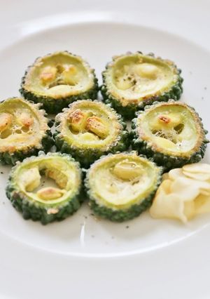 ジューシー！苦くない丸ごとゴーヤステーキ-レシピのメイン写真