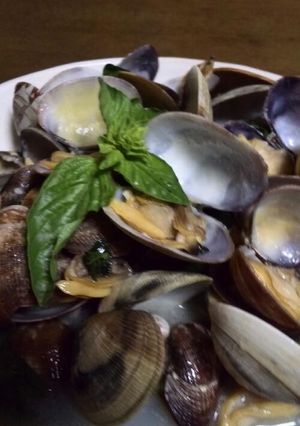 アサリの酒蒸し　バジルバター風味-レシピのメイン写真