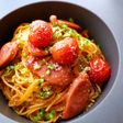 はじけるトマトのナポリタン