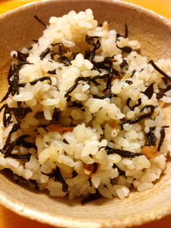 ひじきと梅の炊き込み御飯-レシピのメイン写真