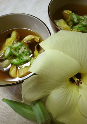 ツルっと♪花オクラのお吸い物-レシピのメイン写真