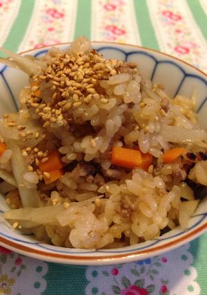 ストウブ で 鶏ごぼう炊き込み御飯♥-レシピのメイン写真