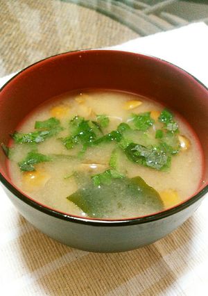 なめこ・わかめ・大葉のお味噌汁-レシピのメイン写真