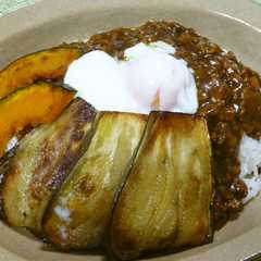 รูปของ 水茄子添えの温たまのせキーマカレー