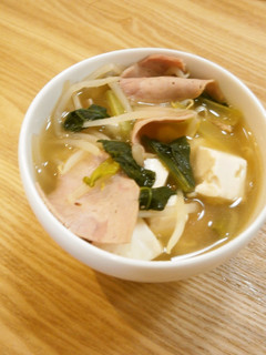 一人御膳□ハムと小松菜の中華風スープ-レシピのメイン写真
