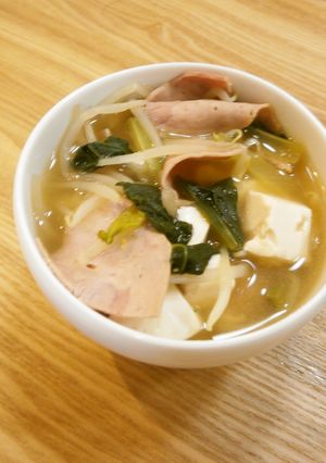 一人御膳□ハムと小松菜の中華風スープ-レシピのメイン写真