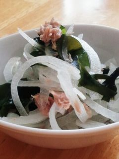 材料3つ♪ツナとわかめのオニオンサラダ☆-レシピのメイン写真