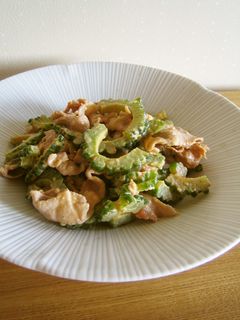 ゴーヤと豚しゃぶ肉の胡麻味噌和え-レシピのメイン写真