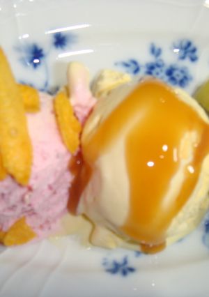 バニラとストロベリーのコラボアイス-レシピのメイン写真