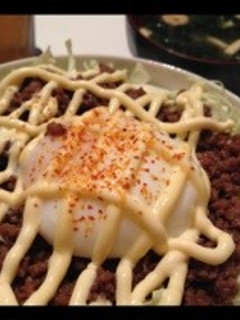豚の挽肉生姜焼き丼温泉卵乗せ-レシピのメイン写真