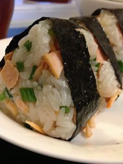 彼に好評♥️鮭葱三角ボリュームおにぎり-レシピのメイン写真