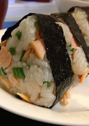 彼に好評♥️鮭葱三角ボリュームおにぎり-レシピのメイン写真