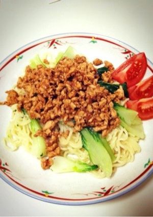 簡単!ピリ辛ジャージャー麺♡-レシピのメイン写真