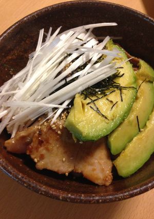 マグロとアボガドのステーキ丼-レシピのメイン写真