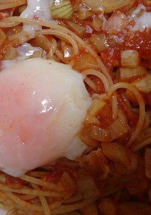 温玉のせトマトソースパスタ♪-レシピのメイン写真
