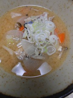 さばの水煮缶と大根と人参であら汁風味噌汁-レシピのメイン写真