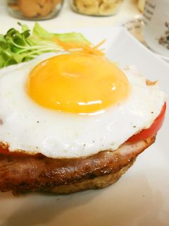 *ベーコンエッグトマトハンバーグ*-レシピのメイン写真