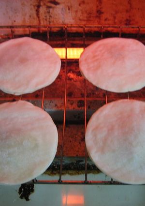 餃子の皮でなんちゃってピザ-レシピのメイン写真
