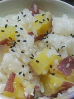 塩麹でサツマイモごはん-レシピのメイン写真