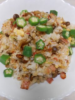 イクラとしめじの炒めご飯・バター醤油味-レシピのメイン写真