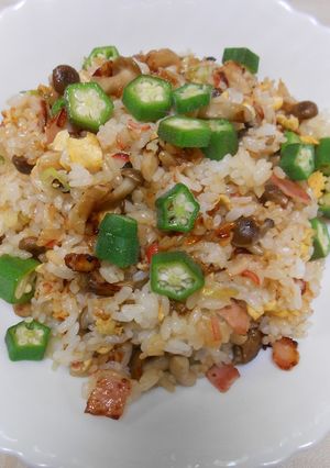 イクラとしめじの炒めご飯・バター醤油味-レシピのメイン写真