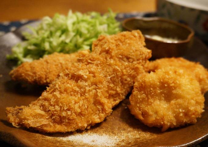 シングルファーザーのおうちごはん🏠 □アジフライ御膳✨ アジフライをメインに小鉢おかずを並べました😉 アジフライ用のソースは手前の3種類‼️  左から ニンニクねぎ醤油 #ブルドックソース の #有機野菜使用のソース @bulldog_sauce ガリタルタルソース （寿司のガリを 