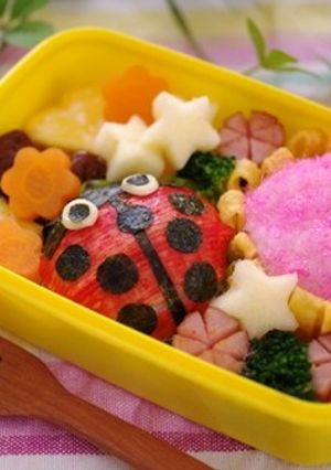 テントウムシのキャラ弁当（簡単おにぎり）-レシピのメイン写真