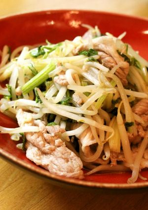 セロリの葉ともやしの超簡単タイ風炒め-レシピのメイン写真