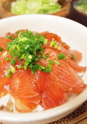 簡単一皿飯＊漬けサーモンとマヨオニオン丼-レシピのメイン写真