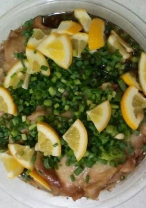 ☆レンジ料理☆蒸し鶏のレモン小ネギ添え-レシピのメイン写真