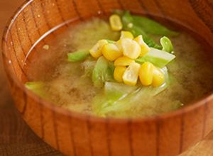 まるで味噌ラーメン。キャベコーン味噌汁-レシピのメイン写真