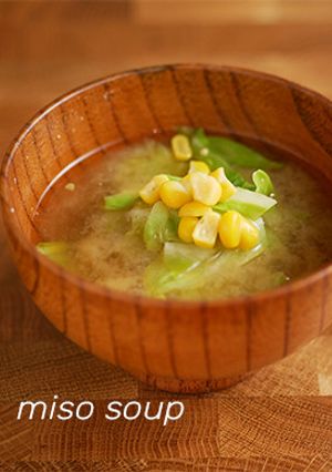 まるで味噌ラーメン。キャベコーン味噌汁-レシピのメイン写真