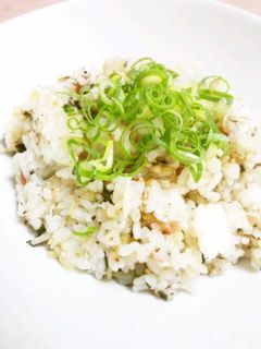 簡単☆ランチに♪*梅とじゃこの炒飯*-レシピのメイン写真