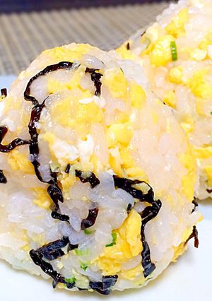 ＊塩こんぶとマヨたまのおにぎり＊-レシピのメイン写真