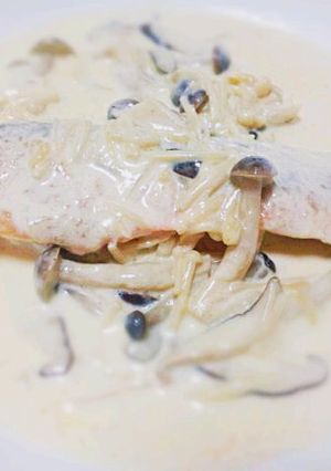 簡単！鮭とキノコの生クリームソース！-レシピのメイン写真