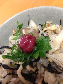 サバ缶の梅干し入り炊込みご飯-レシピのメイン写真