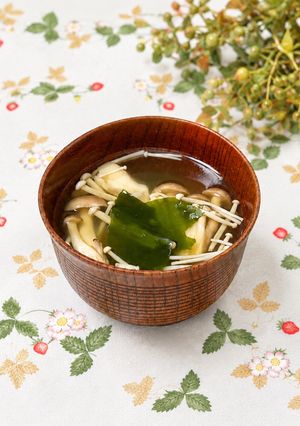 冷凍きのこ＆お好きな食材でお味噌汁-レシピのメイン写真