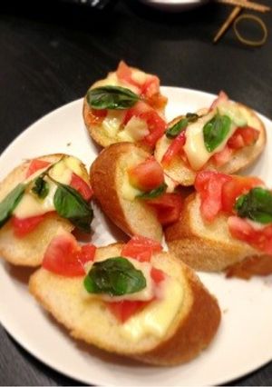 バジルでチーズトーストもオシャレに☆-レシピのメイン写真