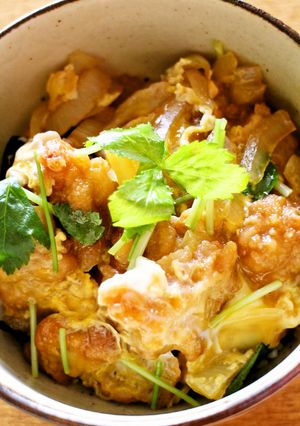 たまごとろ～りのコツあり♪唐揚げで親子丼-レシピのメイン写真