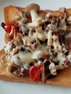 豚肉としめじのチーズトースト-レシピのメイン写真