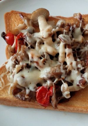 豚肉としめじのチーズトースト-レシピのメイン写真