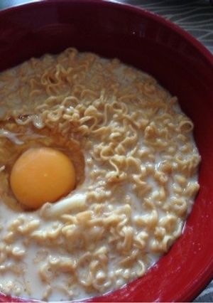 鍋いらず♪豚骨味噌風チキンラーメン-レシピのメイン写真