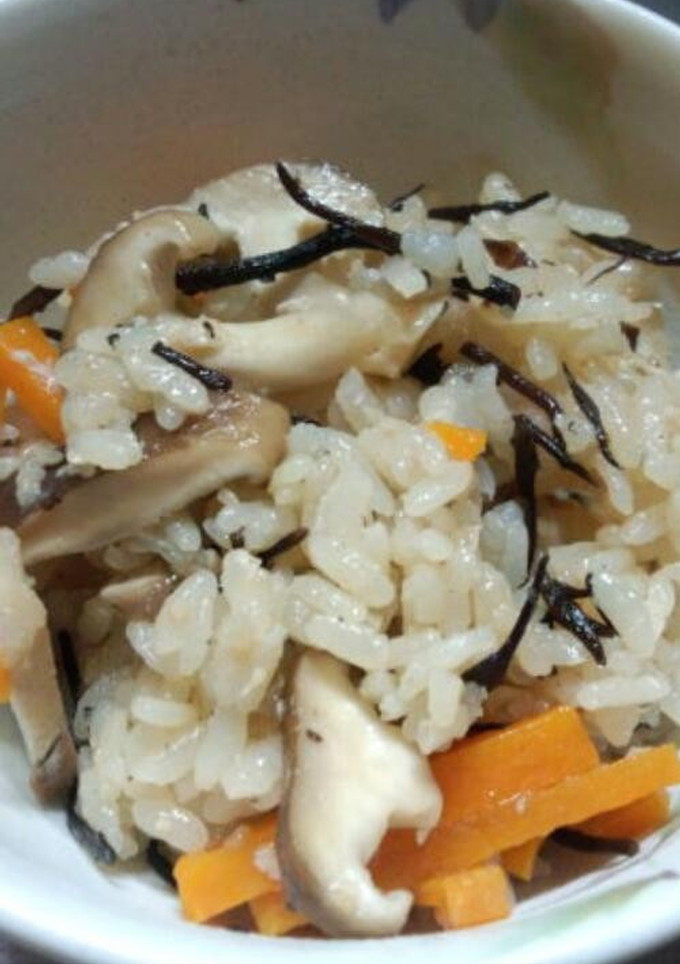 ひじきと椎茸の炊き込み御飯-レシピのメイン写真