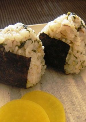 セロリの葉の佃煮入りおにぎり-レシピのメイン写真