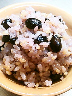 玄米入り黒豆の炊き込みごはん(黒豆ご飯)-レシピのメイン写真